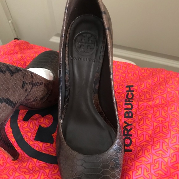 Tory Burch Jude-Amazon snake print shoes - Picture 3 of 5